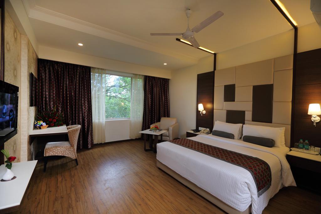 Hotel Pai Vista Mysore Exteriör bild